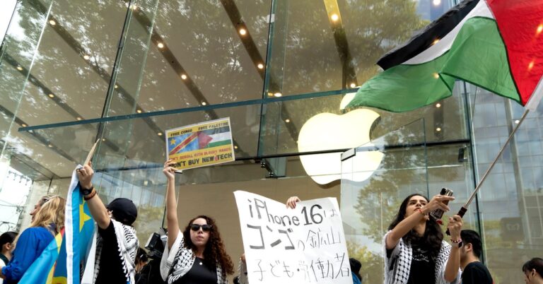 Apple Store Protests Business 2173253426