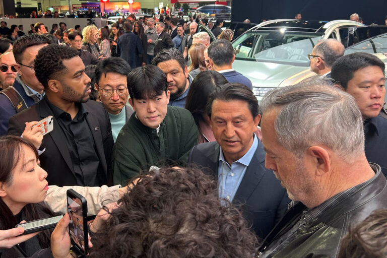 crowd surrounding hyundai jose munoz