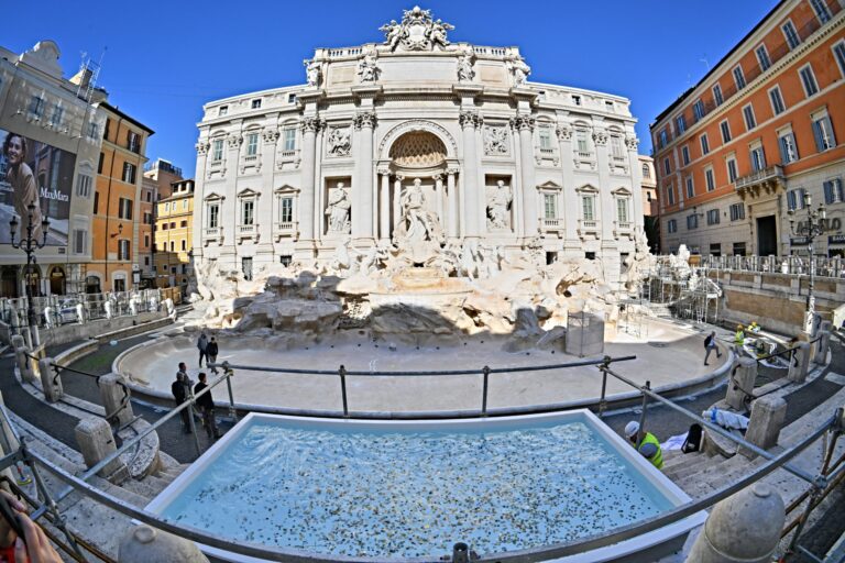 trevi fountain cleaning platform getty scaled