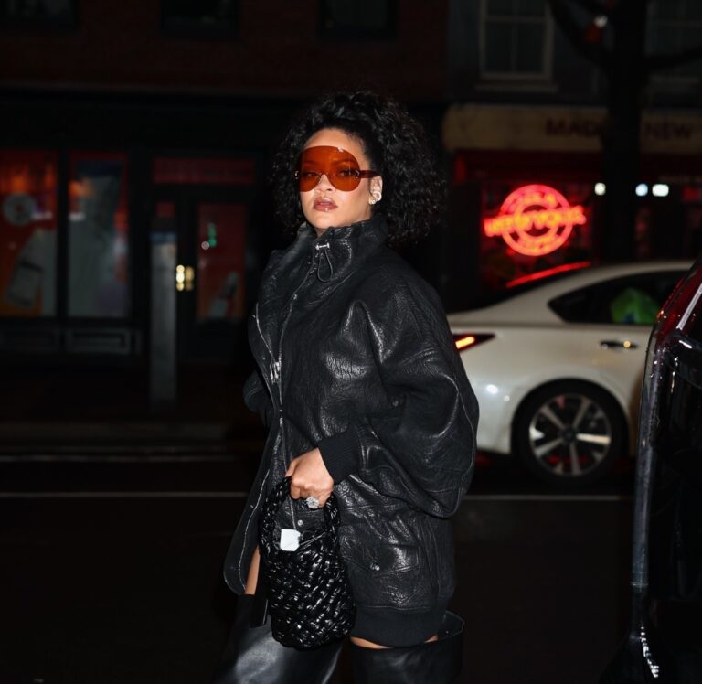 4 Rihanna Steps out In New York City in Bottega Venetas Black Kalimero Bucket Bag copy