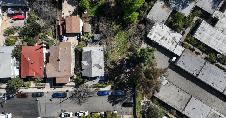 urlhttps3A2F2Fcalifornia times brightspot.s3.amazonaws.com2Fbb2F982F08ccc6954b3588ab728ca7543e3c2F1496967 me 0304 starter home rcg 021