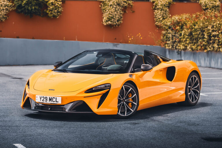 mclaren artura spider front quarter 0