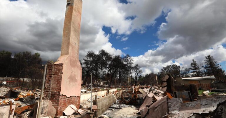 urlhttps3A2F2Fcalifornia times brightspot.s3.amazonaws.com2Fb42F642Fa3b4d9634b2580a0b96d644308d82F1498413 me 0313 altadena aftermath gem 011