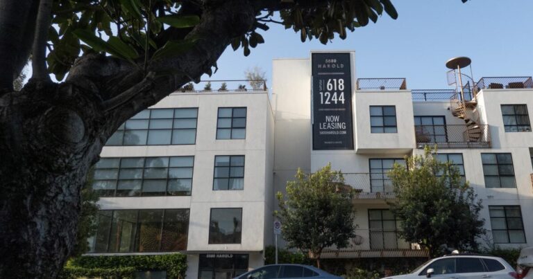 urlhttps3A2F2Fcalifornia times brightspot.s3.amazonaws.com2Ffd2F722Fa7991071449391730de1c807cdd62F1439822 me new apartments rent control 03 mjc