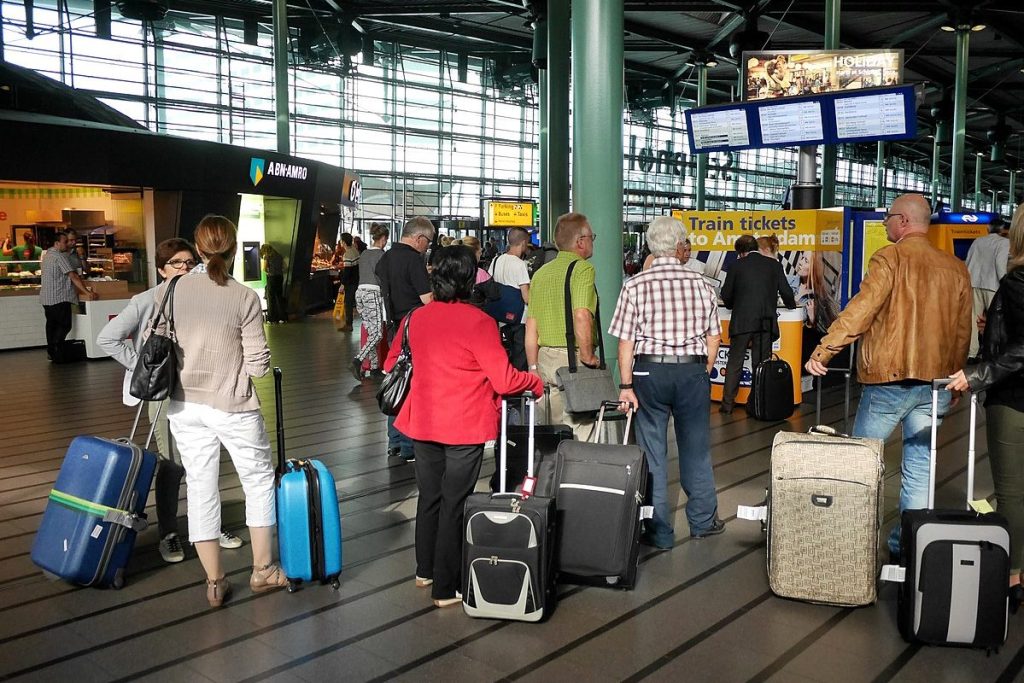 Amsterdam Airport Schiphol 14889412113 1 e1671574359888