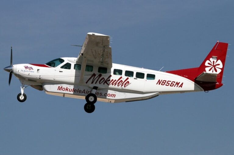 Mokulele Plane in Flight1.jpg