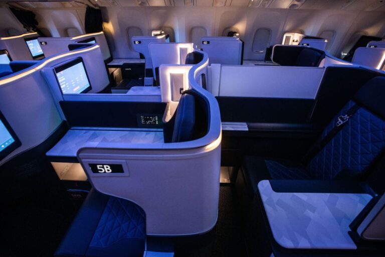 1DAL 767 Delta One 5